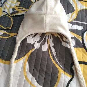 White braided winter hat.